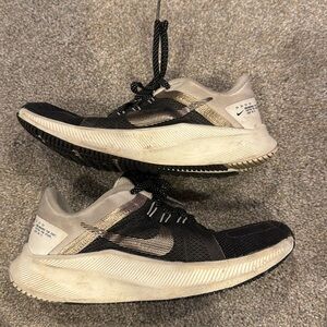 Nike Quest 4 Premium shoes- size 6